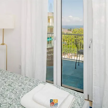 Donna Maria - 3bd Sorrento-pool-terrace *