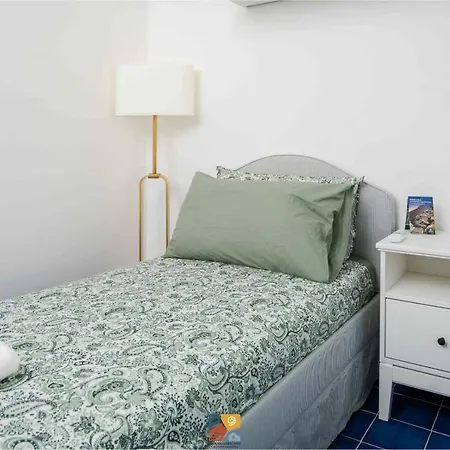 Donna Maria - 3bd Sorrento-pool-terrace