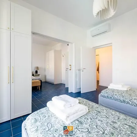 Donna Maria - 3bd Sorrento-pool-terrace