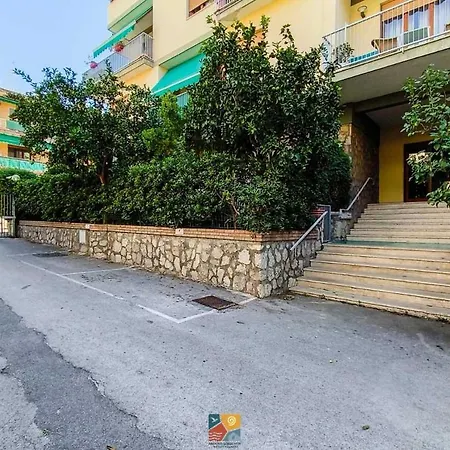 Donna Maria - 3bd Sorrento-pool-terrace *